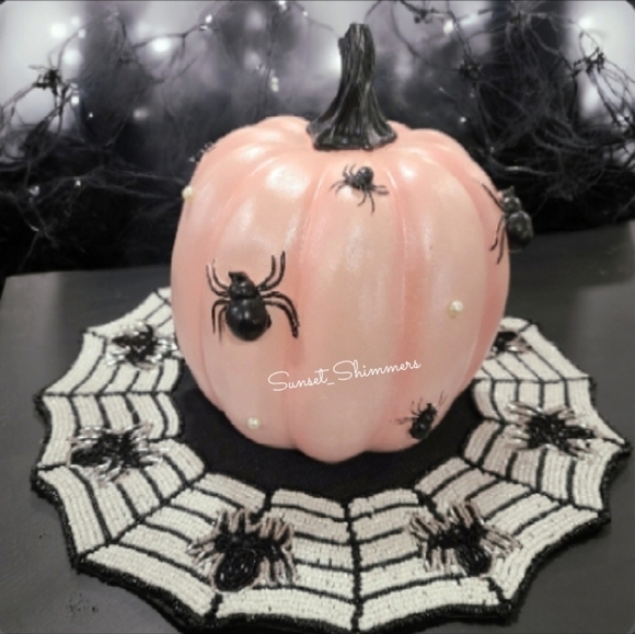 Halloween Faux Pearl Pink Pumpkin Spiders Figurine Resin Tabletop Decor 9.5" New - Picture 1 of 4
